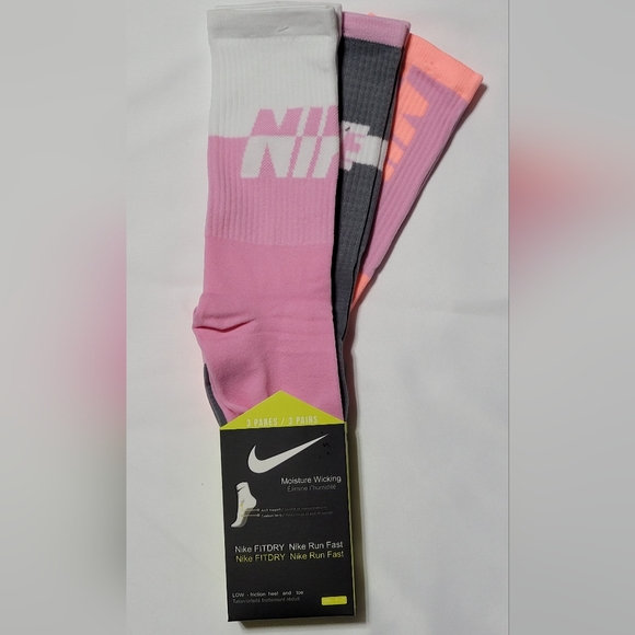 NIKE---Nice set of 3 pair of Nike socks - Picture 1 of 5